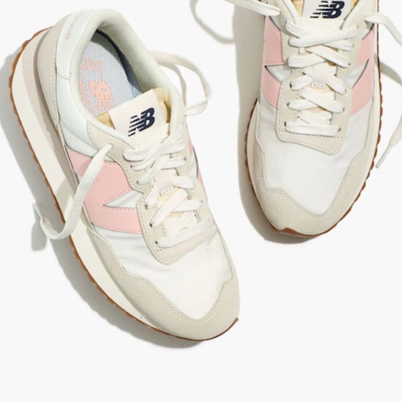New Balance 237 Sneakers in Sea Salt/Pink Haze Futures - Picture 2 of 9